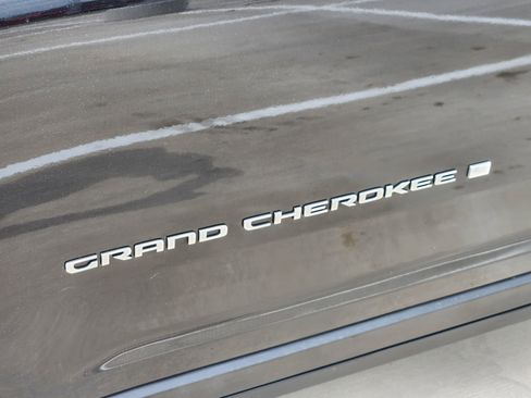Used 2025 Jeep Grand Cherokee Laredo X RWD image 12