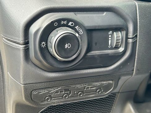 Used 2025 Jeep Wrangler Unlimited Sahara AWD/4WD image 24