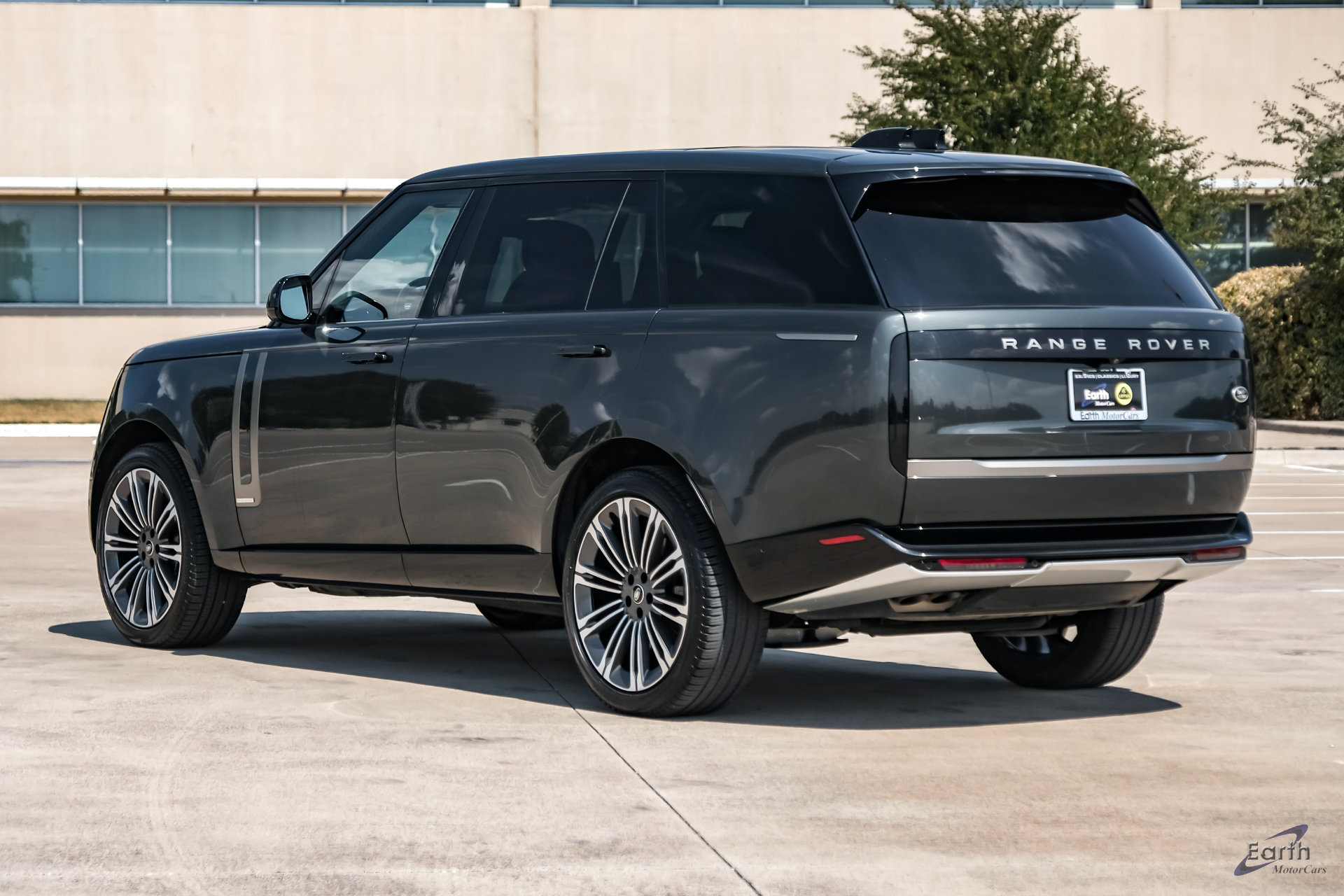 Used 2023 Land Rover Range Rover Long Wheelbase Autobiography AWD/4WD image 9