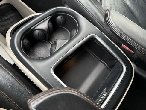 Used 2017 Chrysler Pacifica Touring-L Plus image 29