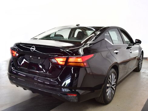 Used 2025 Nissan Altima 2.5 SV FWD image 7