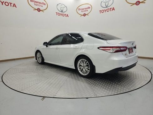 Used 2018 Toyota Camry XLE image 6