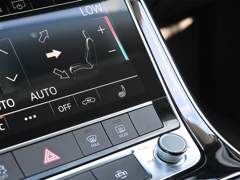 Used 2023 Audi Q8 Premium image 12