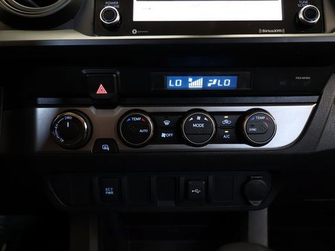 Used 2021 Toyota Tacoma SR AWD/4WD image 31