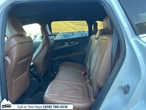 Used 2021 Lincoln Nautilus Reserve image 11