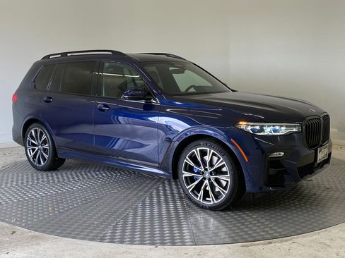 Used 2022 BMW X7 M50i w/ Dynamic Handling Package image 6
