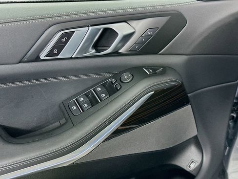 Used 2025 BMW X5 xDrive50e w/ Premium Package image 18