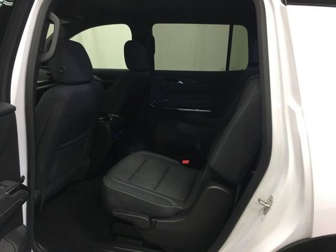 Used 2025 Chevrolet Traverse LT image 16