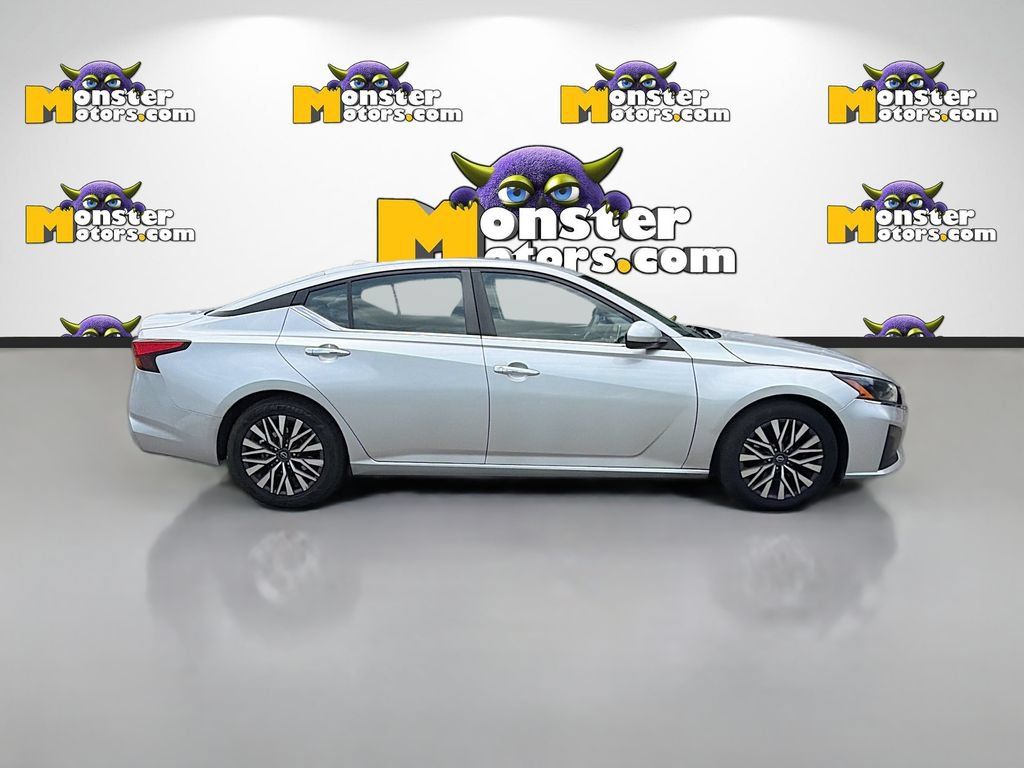 Used 2023 Nissan Altima 2.5 SV FWD image 4