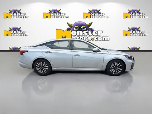 Used 2023 Nissan Altima 2.5 SV FWD image 4