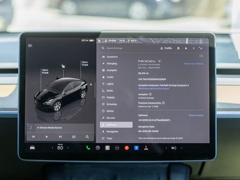 Used 2022 Tesla Model Y Long Range AWD/4WD image 22