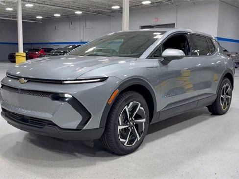 New 2026 Chevrolet Equinox EV LT image 17