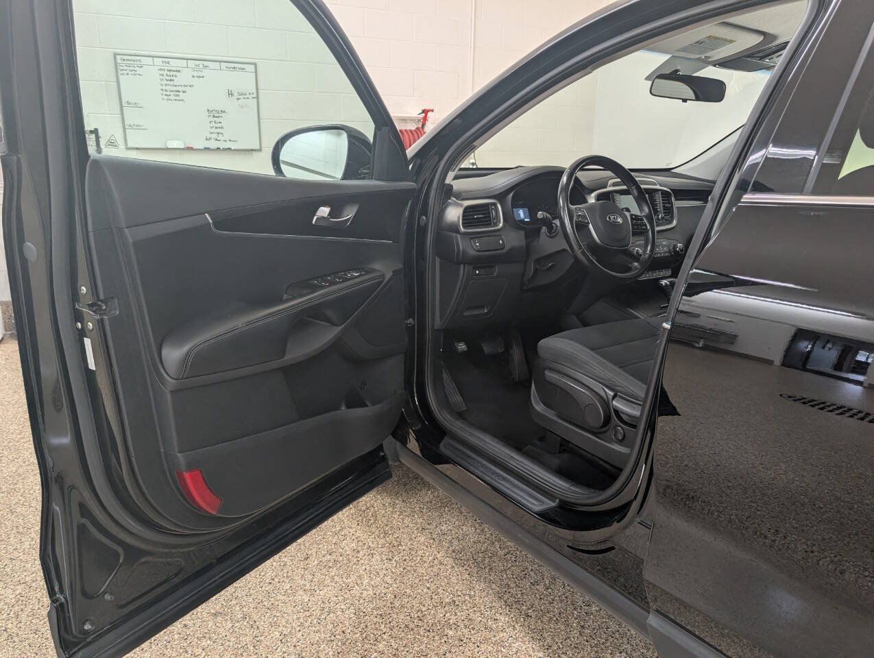 Used 2019 Kia Sorento AWD image 6