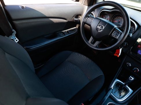 Used 2014 Dodge Avenger SE image 20