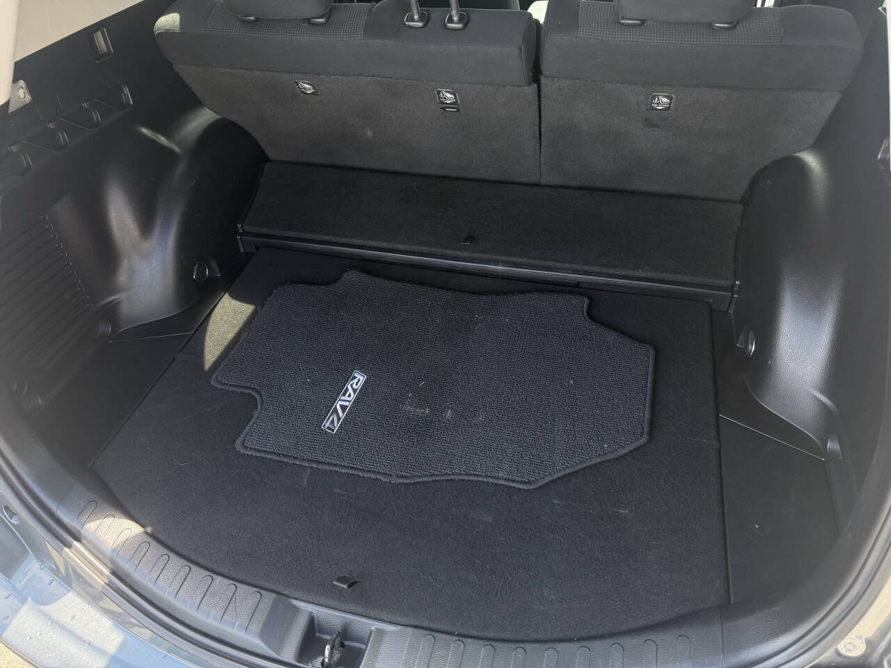 Used 2016 Toyota RAV4 XLE AWD/4WD image 31