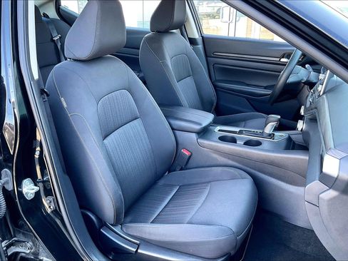 Used 2025 Nissan Altima 2.5 SV FWD image 7