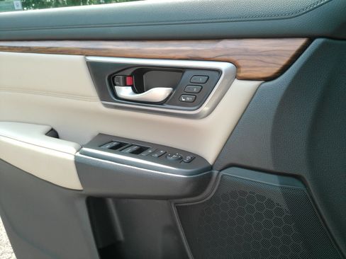 Used 2018 Honda CR-V Touring image 21