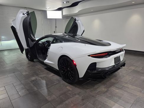 Used 2023 McLaren GT RWD image 22