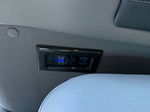 Used 2023 Chevrolet Express 2500 image 17