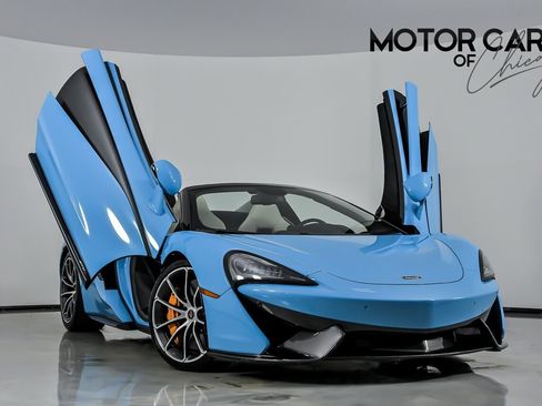 Used 2018 McLaren 570S Spider image 1