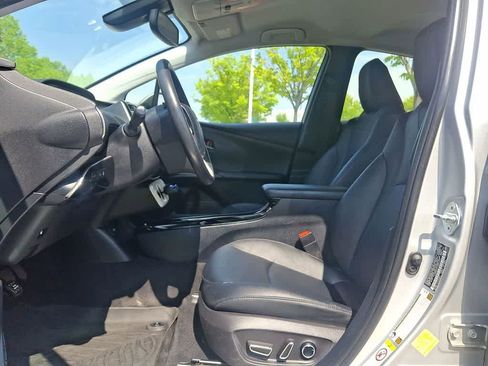 Used 2017 Toyota Prius Four FWD image 11
