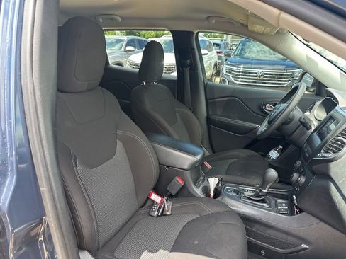 Used 2019 Jeep Cherokee Latitude w/ Popular Appearance Group FWD image 15