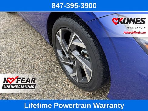 Used 2025 Hyundai Elantra SEL image 12