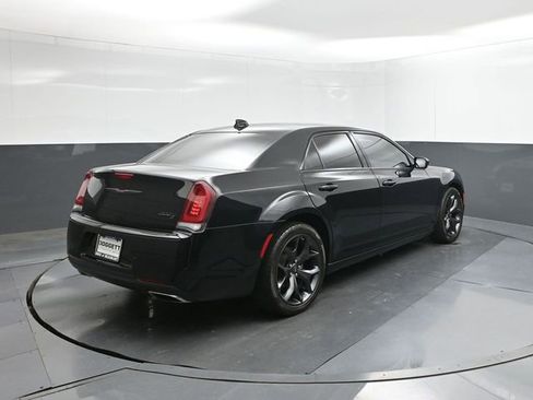 Used 2023 Chrysler 300 S image 8