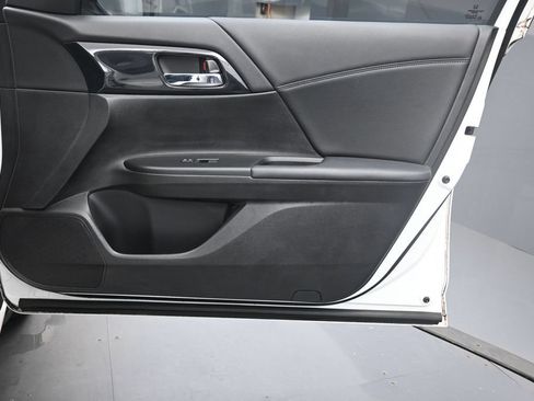 Used 2014 Honda Accord Sport image 28