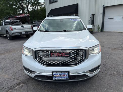 Used 2019 GMC Acadia Denali w/ Technology Package FWD image 2