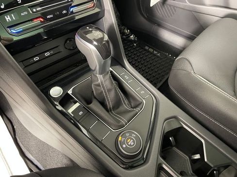 New 2025 Volkswagen Taos SEL image 7