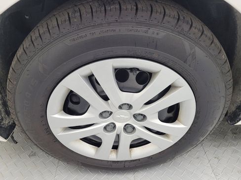 Used 2020 Chevrolet Sonic LT image 31