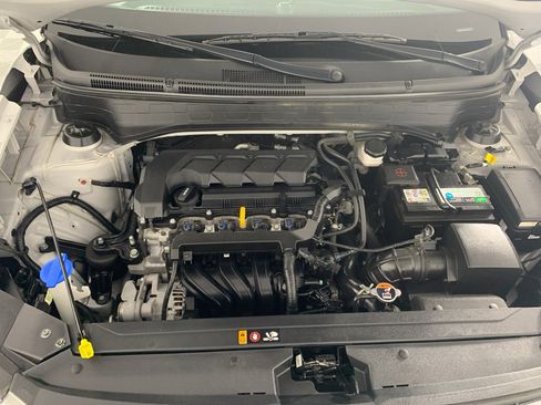 Used 2024 Hyundai Venue SEL FWD image 9