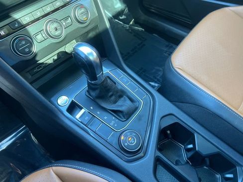 Used 2019 Volkswagen Tiguan SE w/ Panoramic Sunroof Package AWD/4WD image 18