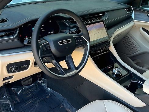 New 2025 Jeep Grand Cherokee Limited image 14