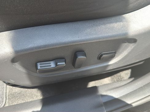 Used 2019 Nissan Rogue SV w/ Premium Package FWD image 20