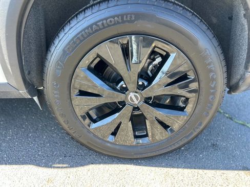 Used 2023 Nissan Rogue SV image 8