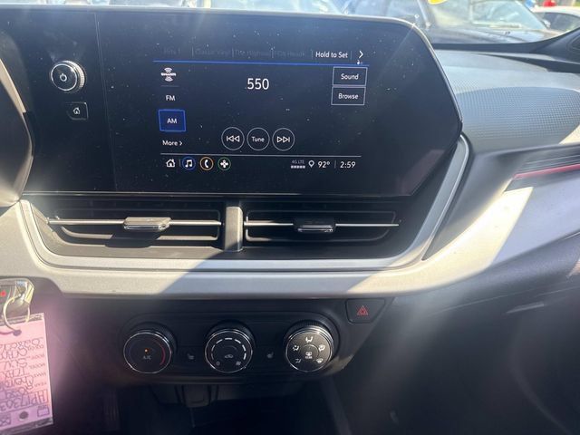 Used 2024 Chevrolet Trax RS w/ Sunroof Package FWD image 25