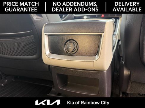 Used 2022 Kia Carnival LX image 19