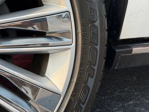 Used 2019 Cadillac Escalade ESV Platinum AWD/4WD image 12