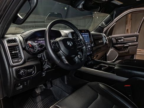 Used 2024 RAM 1500 Laramie AWD/4WD image 16