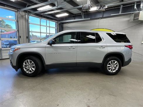 Used 2019 Chevrolet Traverse LS image 2