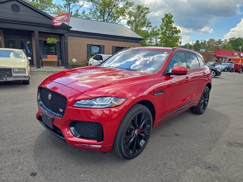 Used 2018 Jaguar F-PACE S image 2
