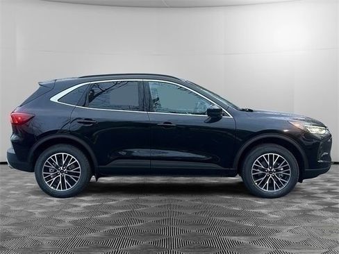 New 2026 Ford Escape SE w/ PHEV Premium Package FWD image 6