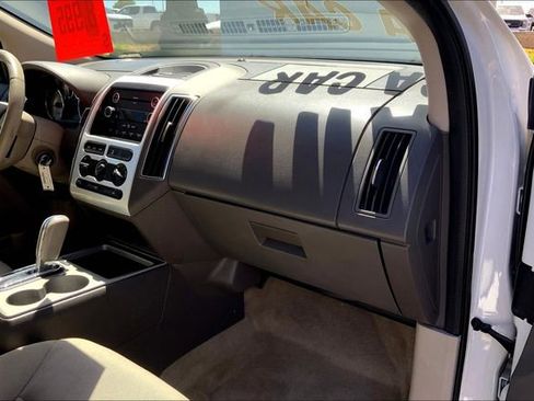 Used 2010 Ford Edge SEL image 16