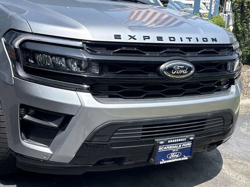 Used 2022 Ford Expedition Limited AWD/4WD image 8