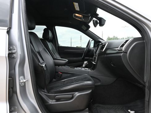 Used 2017 Jeep Grand Cherokee Altitude AWD/4WD image 24