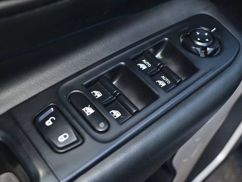 Used 2017 Jeep Renegade Limited image 14