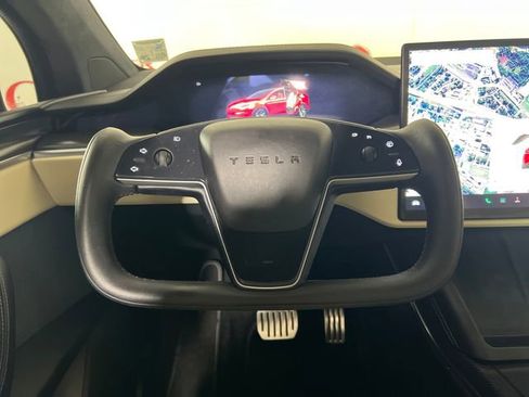 Used 2022 Tesla Model X Plaid image 14