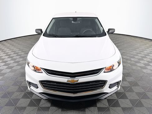Used 2018 Chevrolet Malibu LS image 2